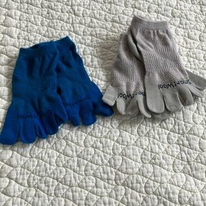 Smartwool five toe sandal socks, medium 7.5-9 womens. 2 pairs, blue-green & grey